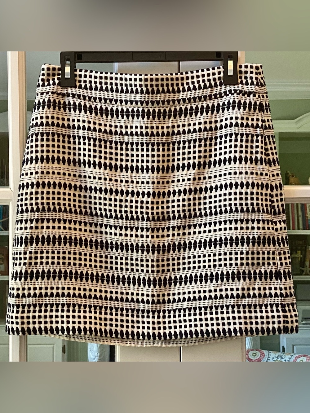 LOFT Black and White Mini Skirt with Geometric Knit Size 6